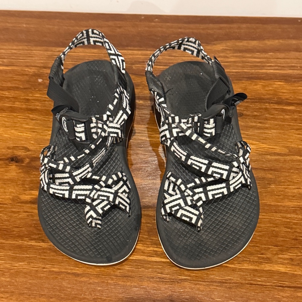Chaco Sandals Size 6 Black White Pattern Adjustable Outdoor Hiking - Picture 9 of 11